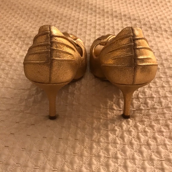 BCBG Girls gold peep toe pumps - Picture 3 of 4
